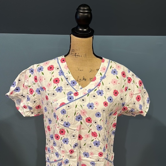 Dickies scrub top size medium women’s - Picture 2 of 8